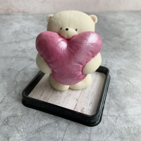 Фигурка из шоколадной глазури "Мишка с розовым сердцем"