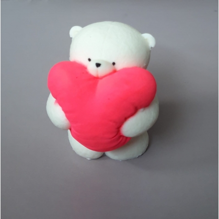 Фигурка из шоколадной глазури "Мишка с ярко-розовым сердцем"
